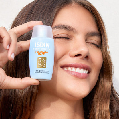 ISDIN Fotoprotección Fusion Water MAGIC SPF 50, Protector Solar Facial de Textura Ligera - 50ml